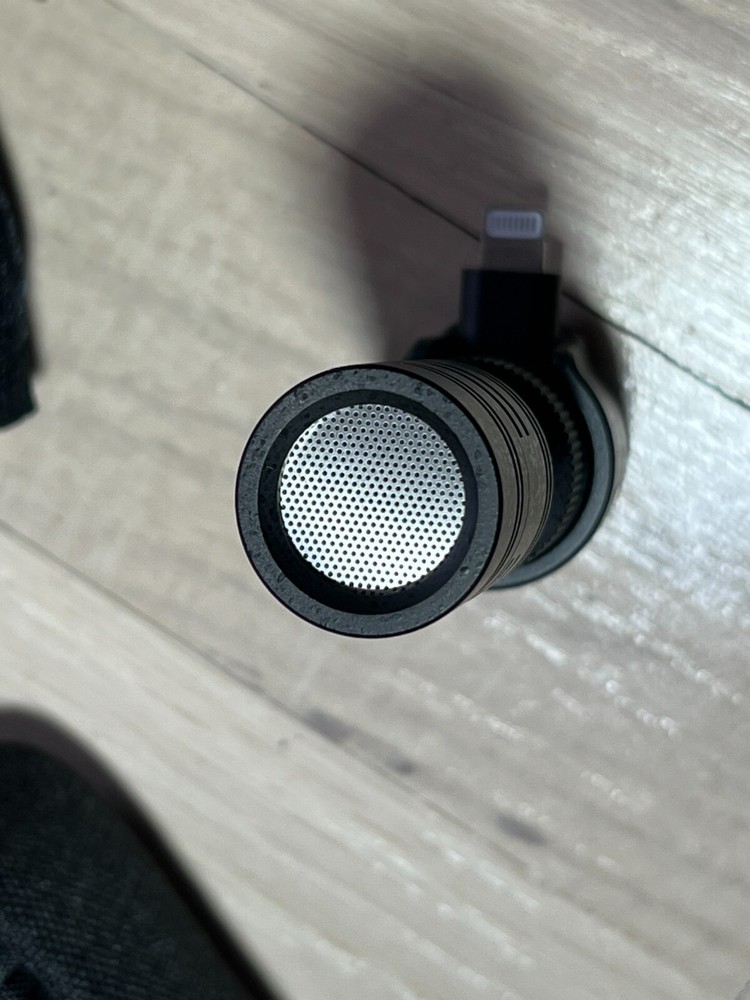 Saramonic Directional Microphone with Lightning Connector, WIndscreen, Bag