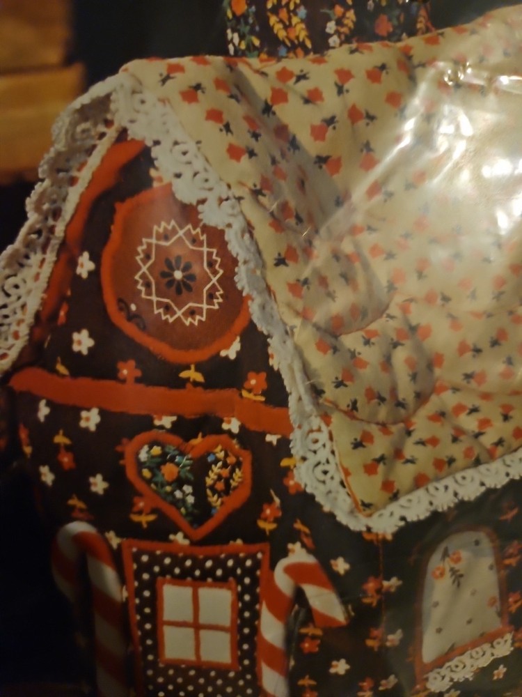Yours Truly Patchwork Kit Gingerbread House Craft Vintage 1978