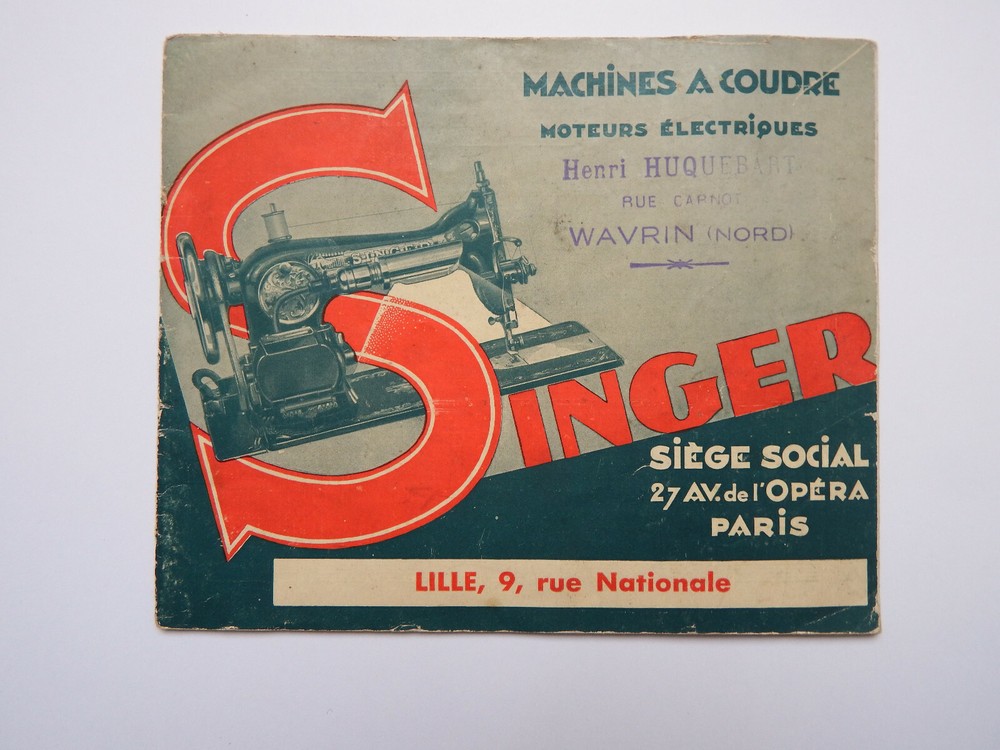 Small SINGER Advertising Catalog featuring various models Machines & Furniture