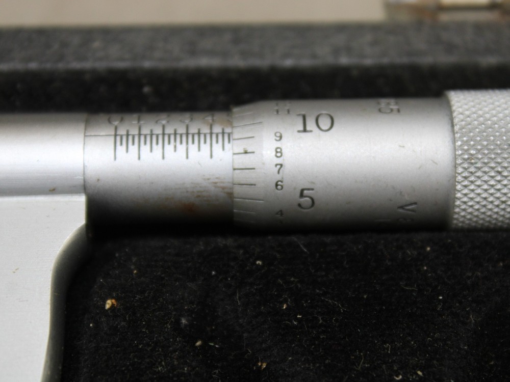 Vintage Starrett No. 585 1"-2" Screw Thread Micrometer w/ Case