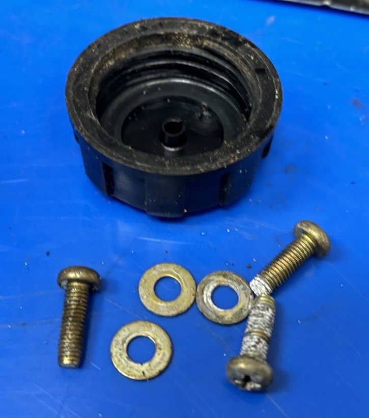 MANTIS #7222M fuel Cap , tank mounting Screws