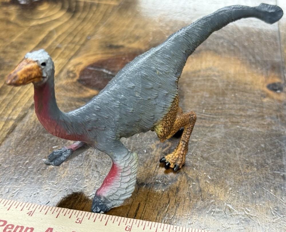 Schleich like Gallimimus dinosaur model