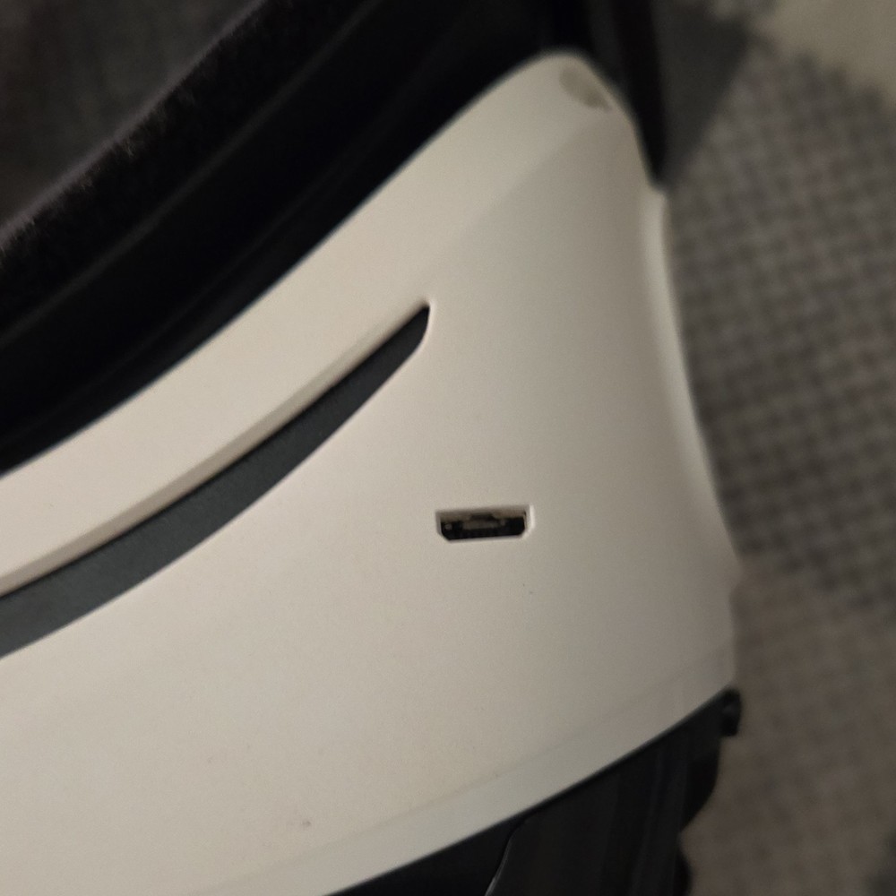 Samsung Gear VR Smartphone VR Headset Powered by Oculus Micro USB