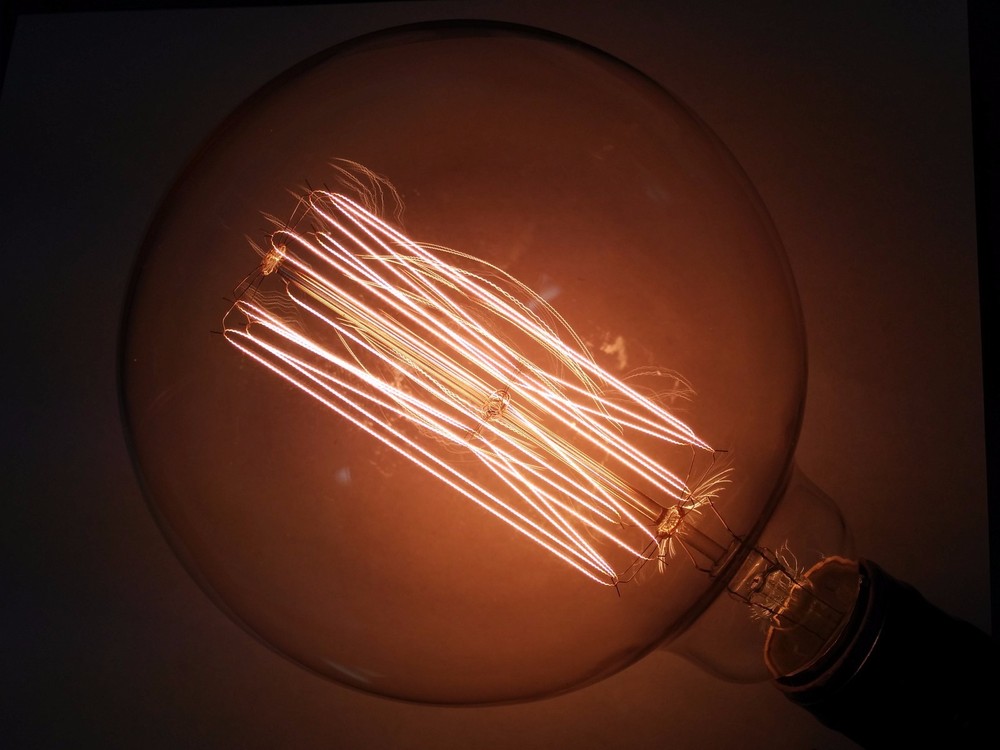 Simple Vintage G125 Edison Light Bulb E26 60W Tinted 5" Globe Squirrel Cage