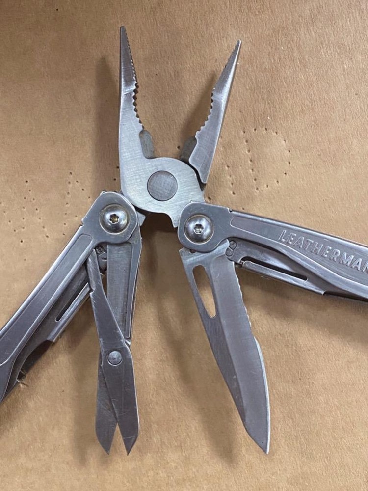 LEATHERMAN WINGMAN MULTI-TOOL- USED.