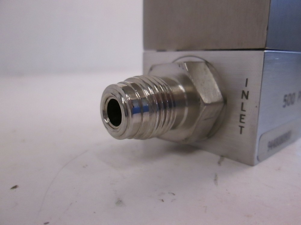 Unit UFC-1500A Mass Flow Controller, Gas, NH3, 200 SCCM