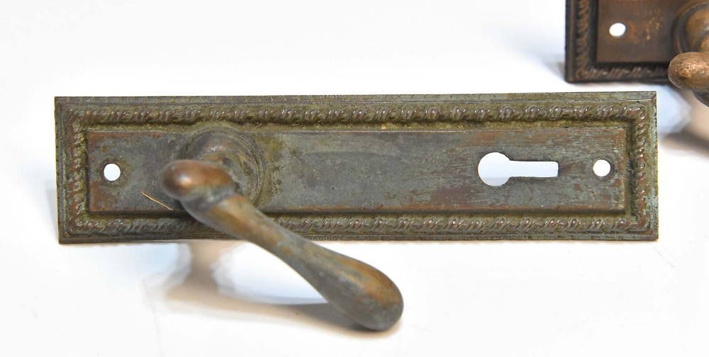 2 VINTAGE MATCHING BRASS BACKPLATES WITH BRASS LEVER HANDLE