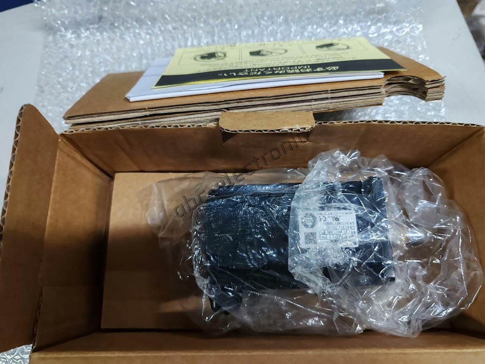 1PCS NEW SGMJV-04ADA21 Servo motor