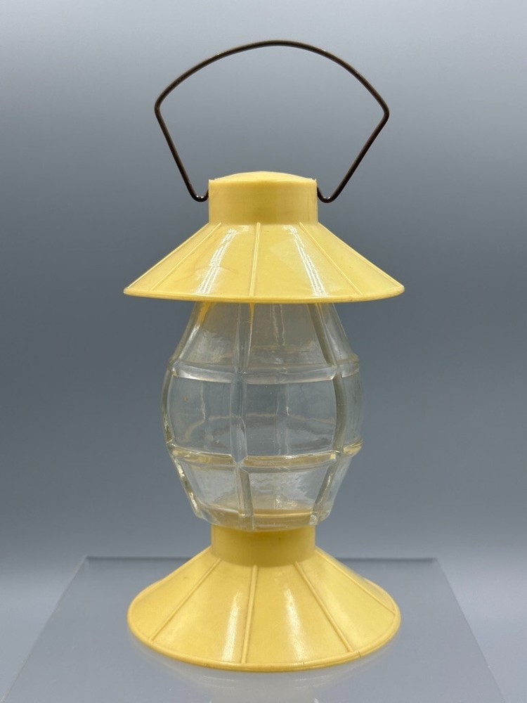 c 1950 Railroad LANTERN Yellow Plastic & GLASS CANDY CONTAINER Millstein A&E 448
