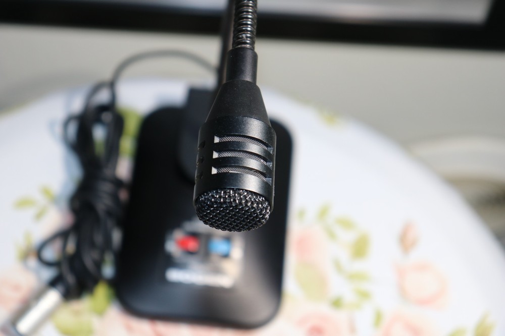 Bogen DDU250 Desktop Push-To-Talk Mic with Lock - Dynamic Uni-Directional