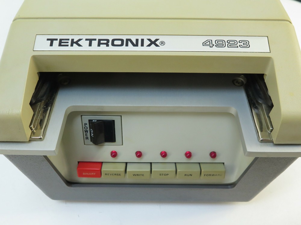 Tektronix 4923 Digital Cartridge Recorder