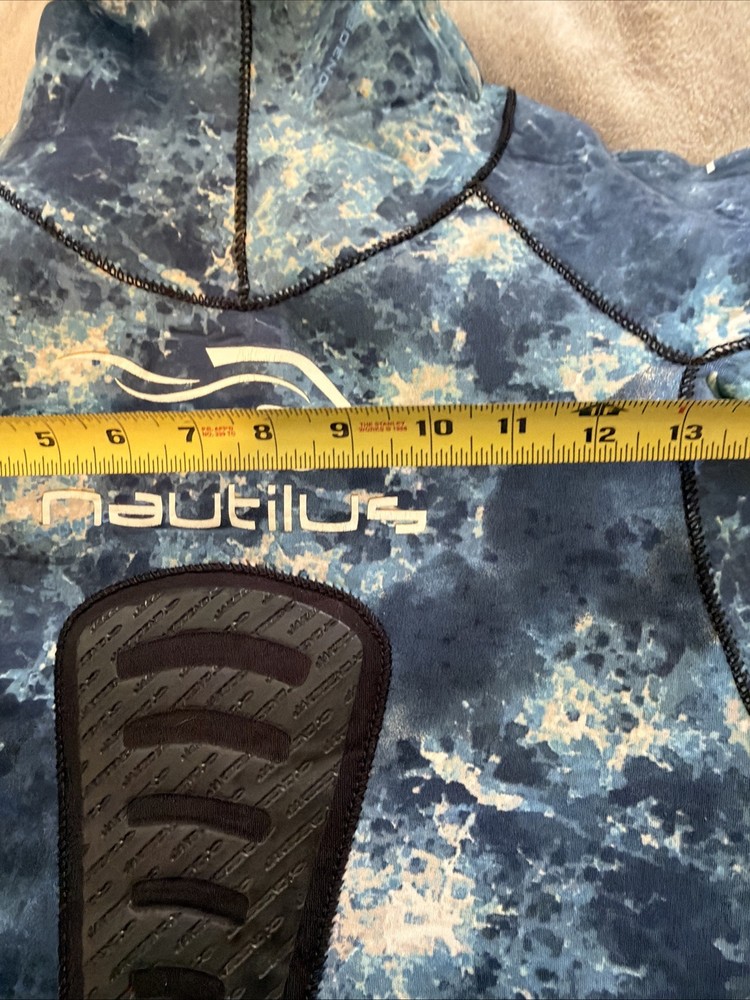 Nautilus spearfishing wetsuit jacket in a blue camouflage pattern Small