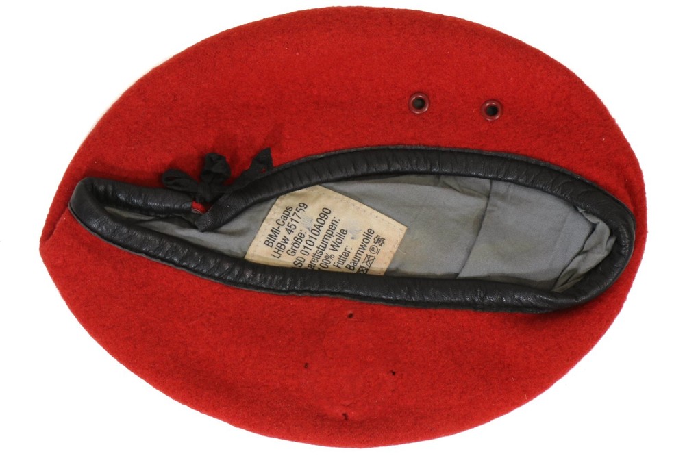 Medium (57) - Authentic German Red Beret Luftwaffe / Bundeswehr Army Hat Cap