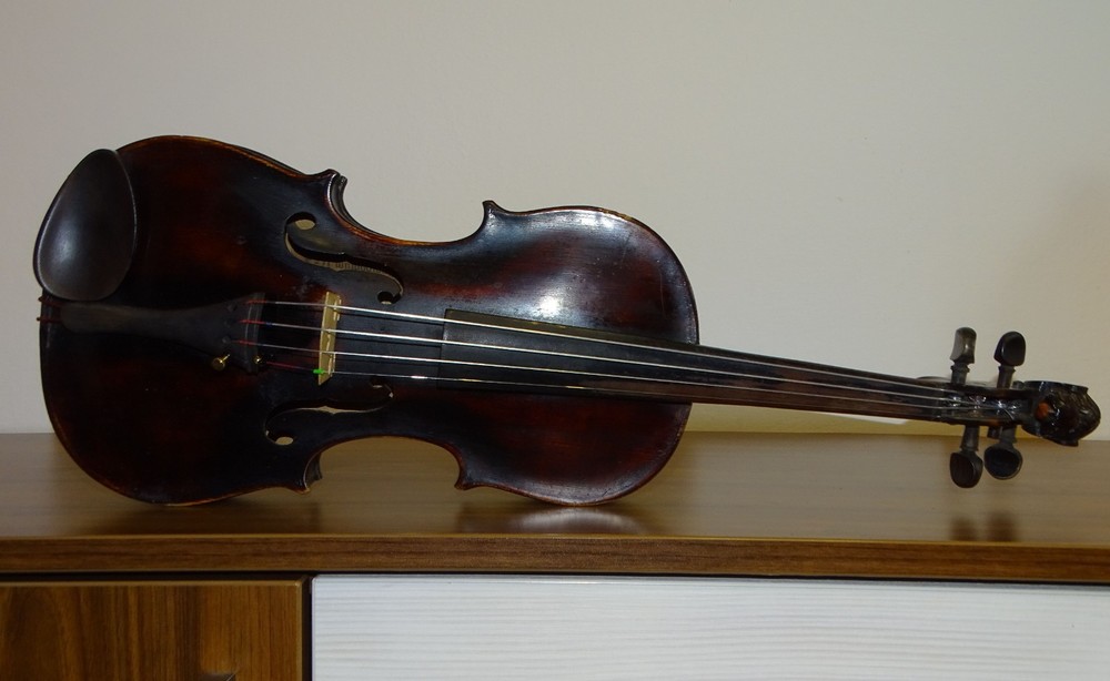 VIOLIN WITH LION HEAD - labelled JACOBUS STAINER (Nr. 522)