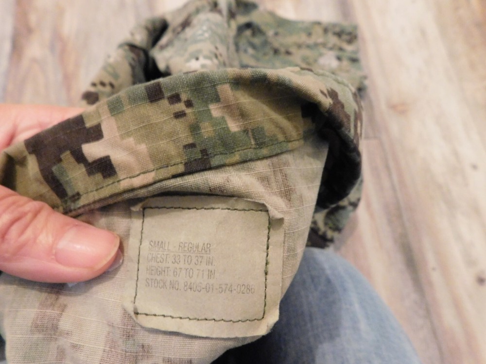 US NAVY WORKING BLOUSE COAT SIZE SMALL - REGULAR