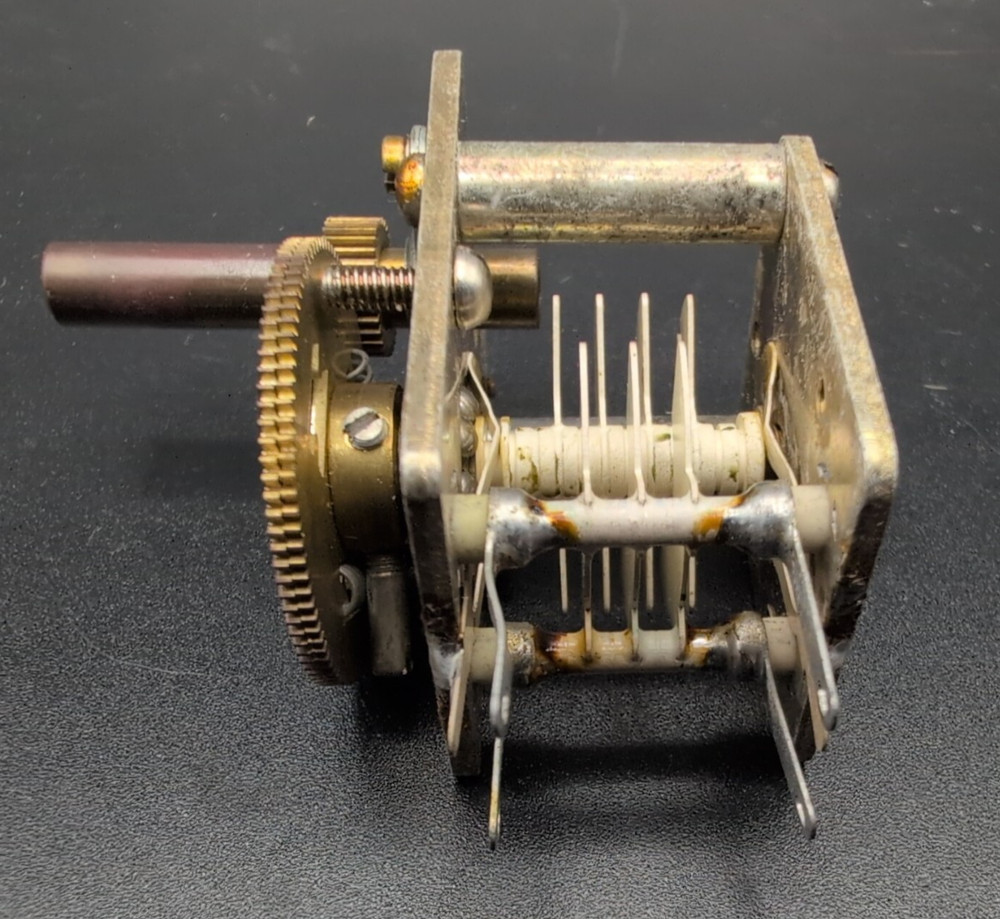 VARIABLE CAPACITOR (Capacitance unknown) (Qty 2)