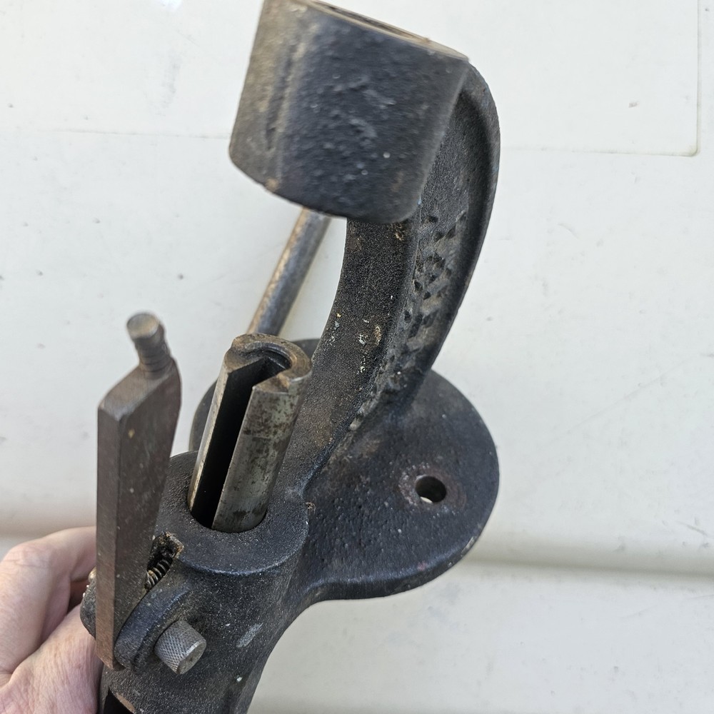 Vintage Pacific Reloading Press – Cast Iron