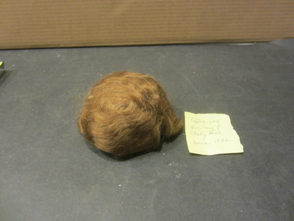 DOLL WIG  light brown VINTAGE & MODERN DOLLS