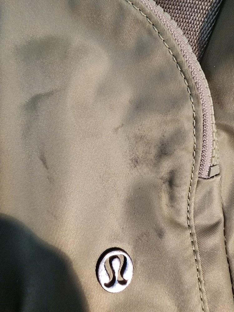 Lululemon Duffel Bag 29L Khaki Green Pre-Owned **NOTE