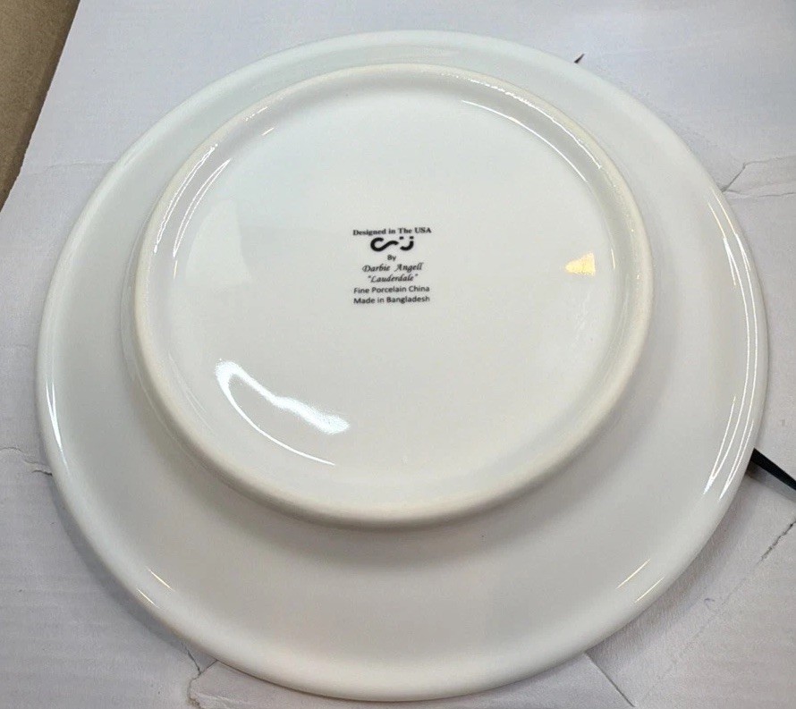 CRU Lauderdale Pattern Darbie Angell 5-Piece Place Setting China Dinnerware Box