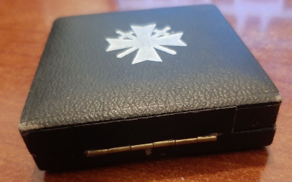 merrit box with swords 1940-1945