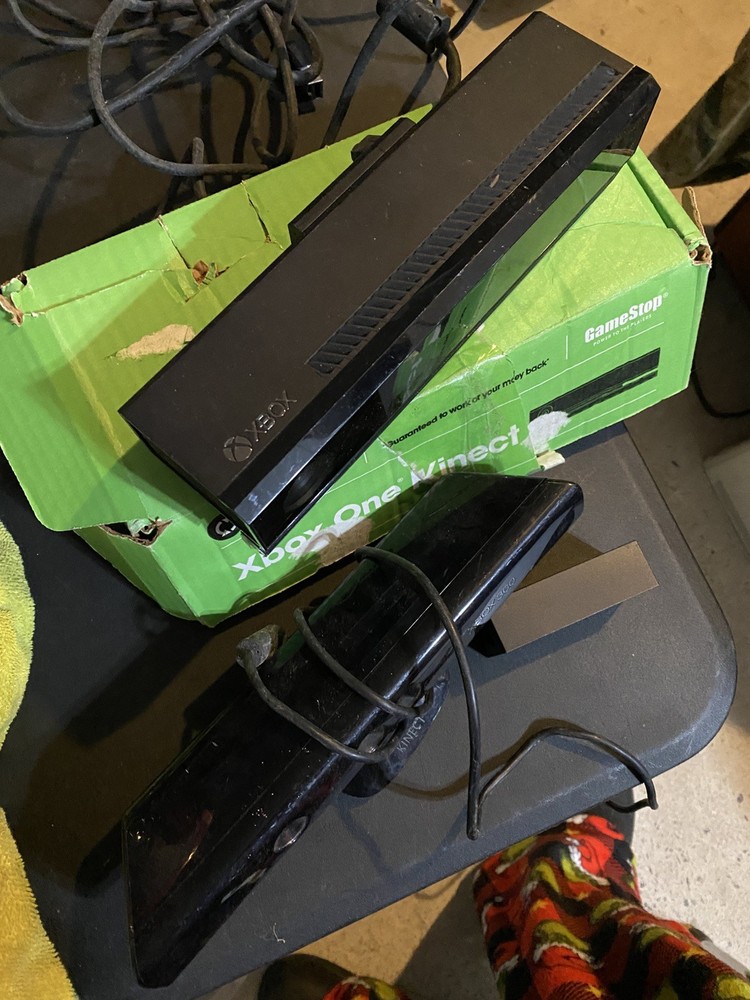 Microsoft Xbox One Kinect Sensor lot of 2 untested