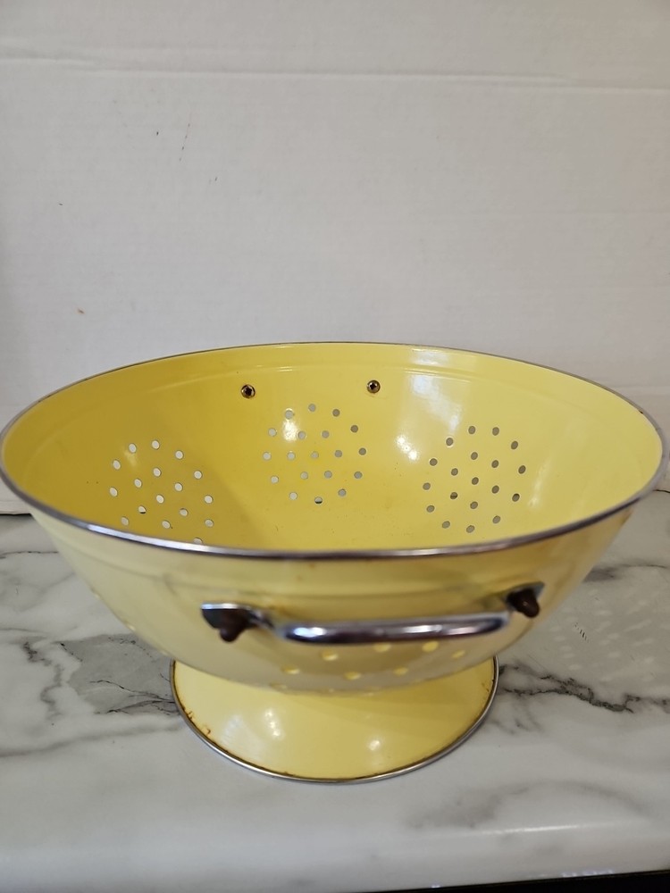 NWT Sur La Table Colander Bright Yellow 11 In Diameter