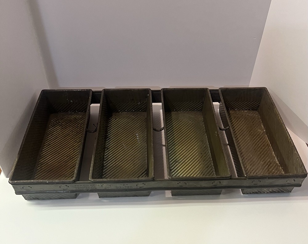 Vintage Bakery Four Loaf Pan