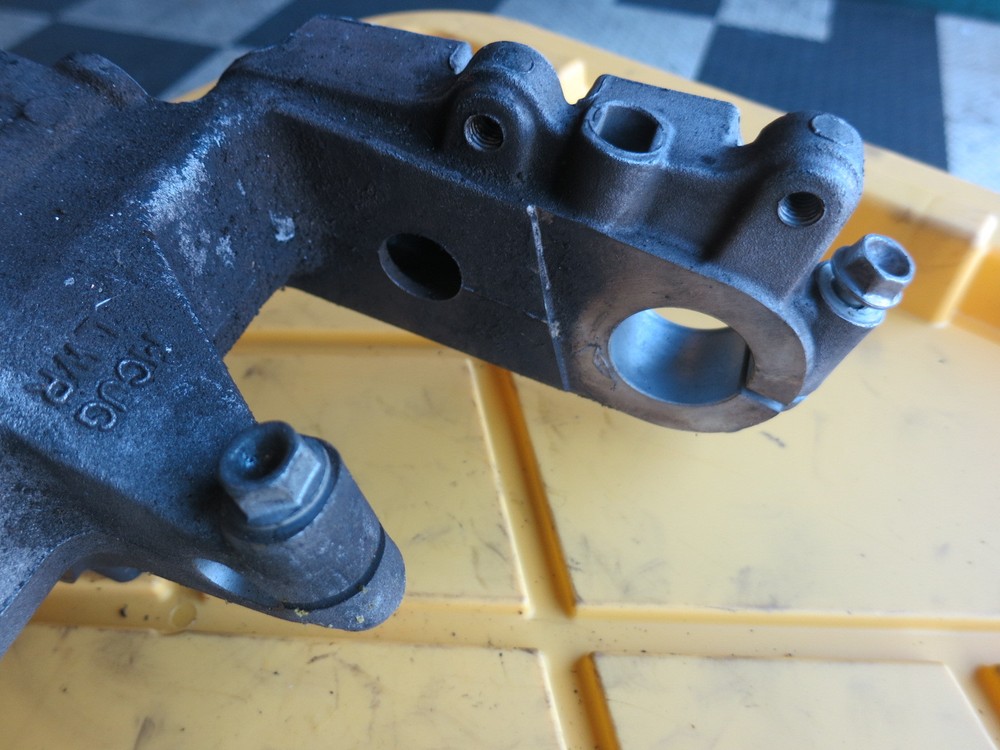 2002 HONDA 954 954RR REAR ENGINE MOUNT AND DOG BONE