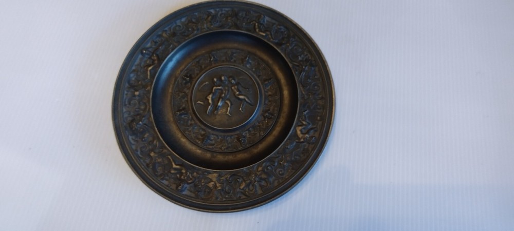 Vintage Bronze/Cast Iron Plate Cherubs/Angels