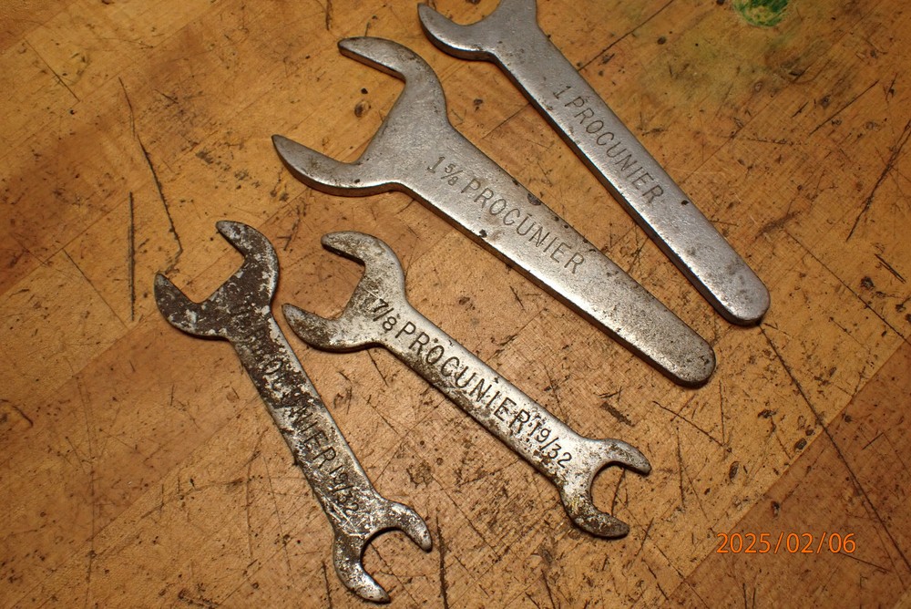OLDER PROCUNIER METAL THREADING TAPPING TAPPER HEAD CHUCK WRENCHES
