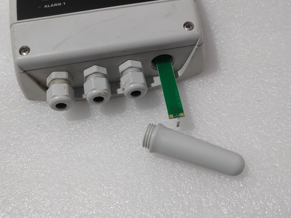 Comet H0430 temperature transmitter and controller