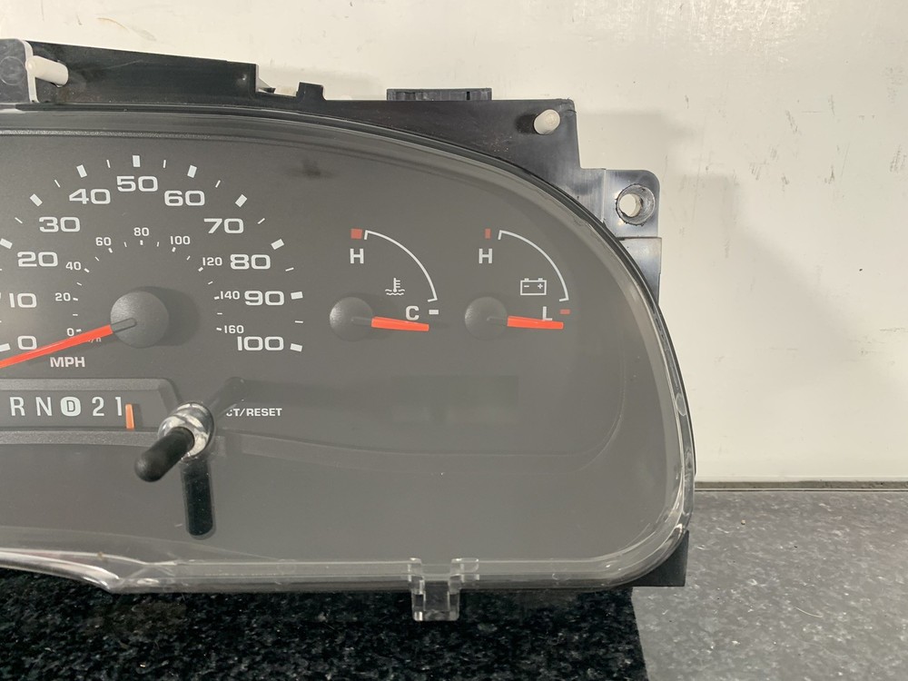 Speedometer Instrument Cluster 2006 Ford E150/E250/E350 Van 122,578 Miles