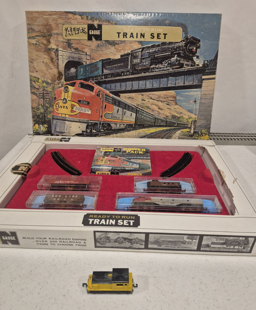 Atlas N Scale Santa Fe Train Set #2006 + Extra Lima UP Switcher- See Description
