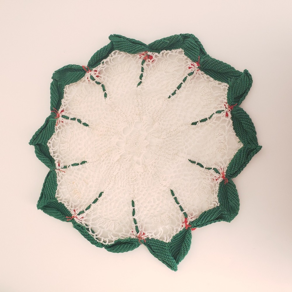 Cute Small Mistletoe Christmas Knitted Table Centerpiece