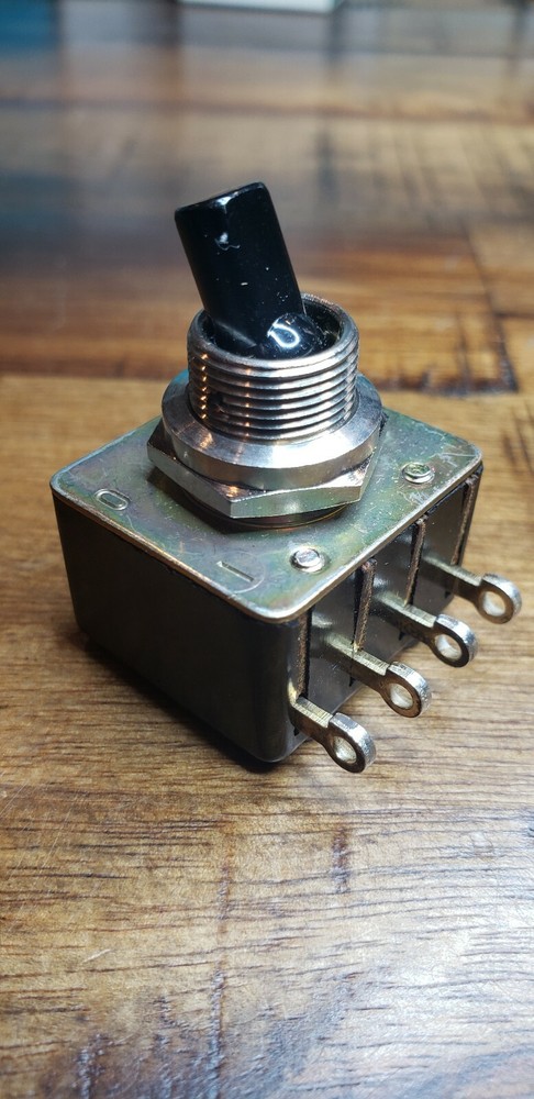 0132.0122 Marquardt industrial DPST toggle Switch, Panel, off-on,