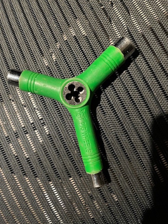 Pig Wheels Tri-Socket Skate Tool, Skateboard, Green