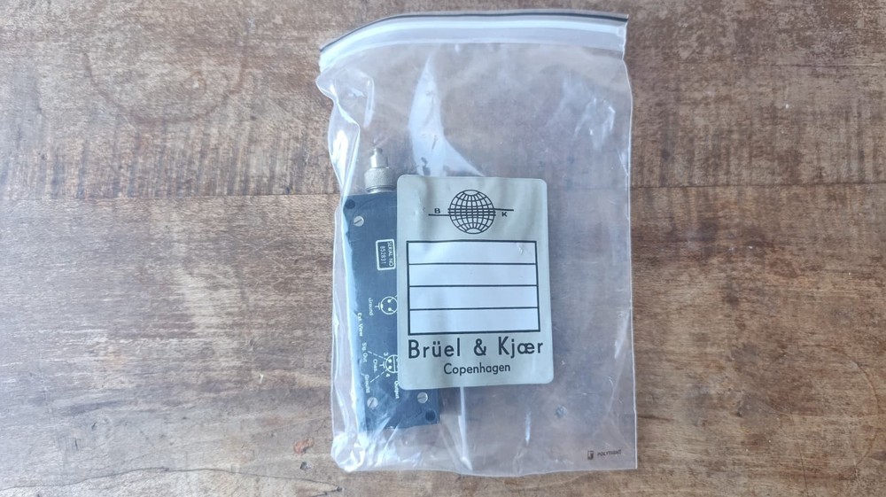 Brüel & Kjær Type 2634 Charge Amplifier with cable