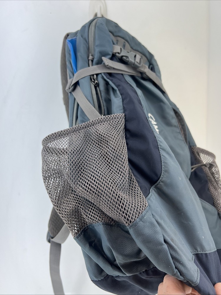 Camelbak Cloud Walker hydration Pack with Bladder. Blue