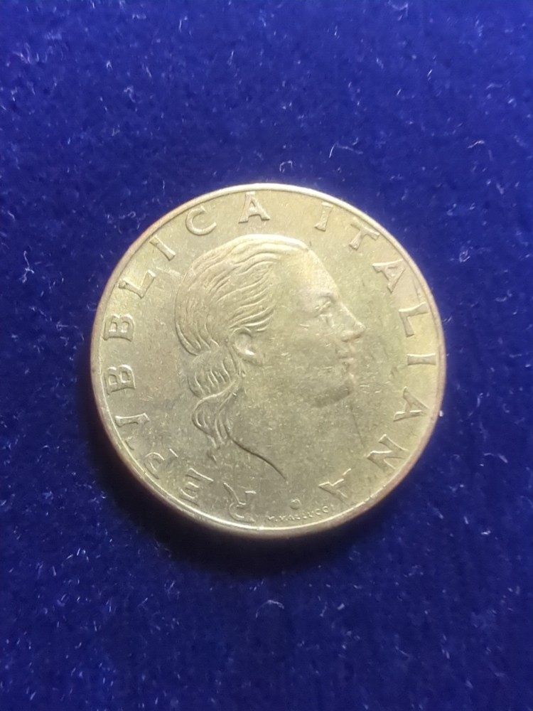 Italy 200 Lira 1990 /24199