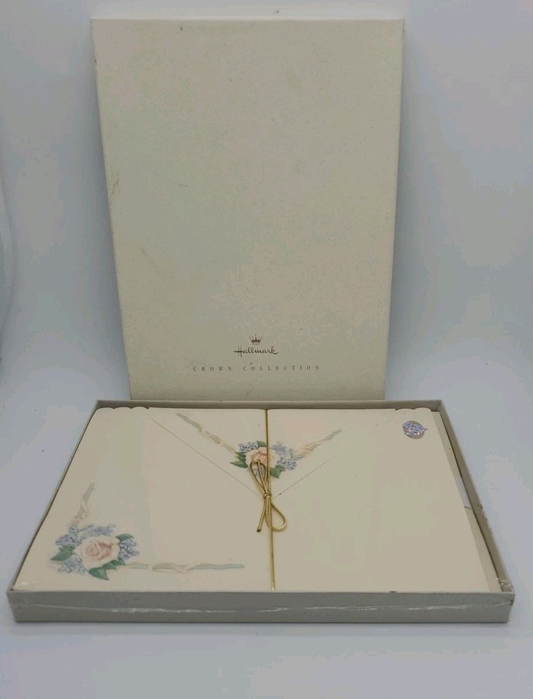 Hallmark Crown Collection 16 decorated sheets, plain sheets and envelopes