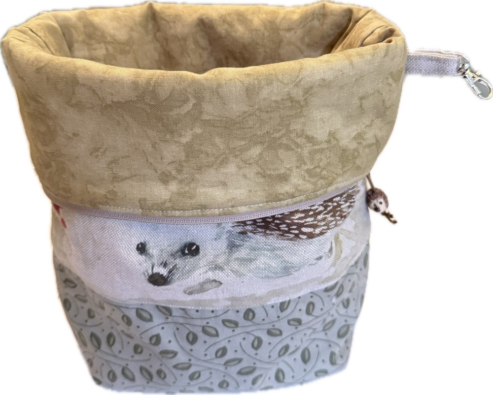 England Knitting Project Bag Custom Made L Wedge w/Hedgehog Zipper Pull EUC