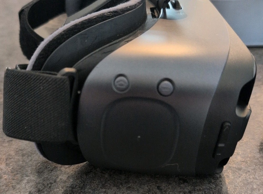 Samsung Gear VR with Controller (Check 2nd Photo for Device Compatibility)