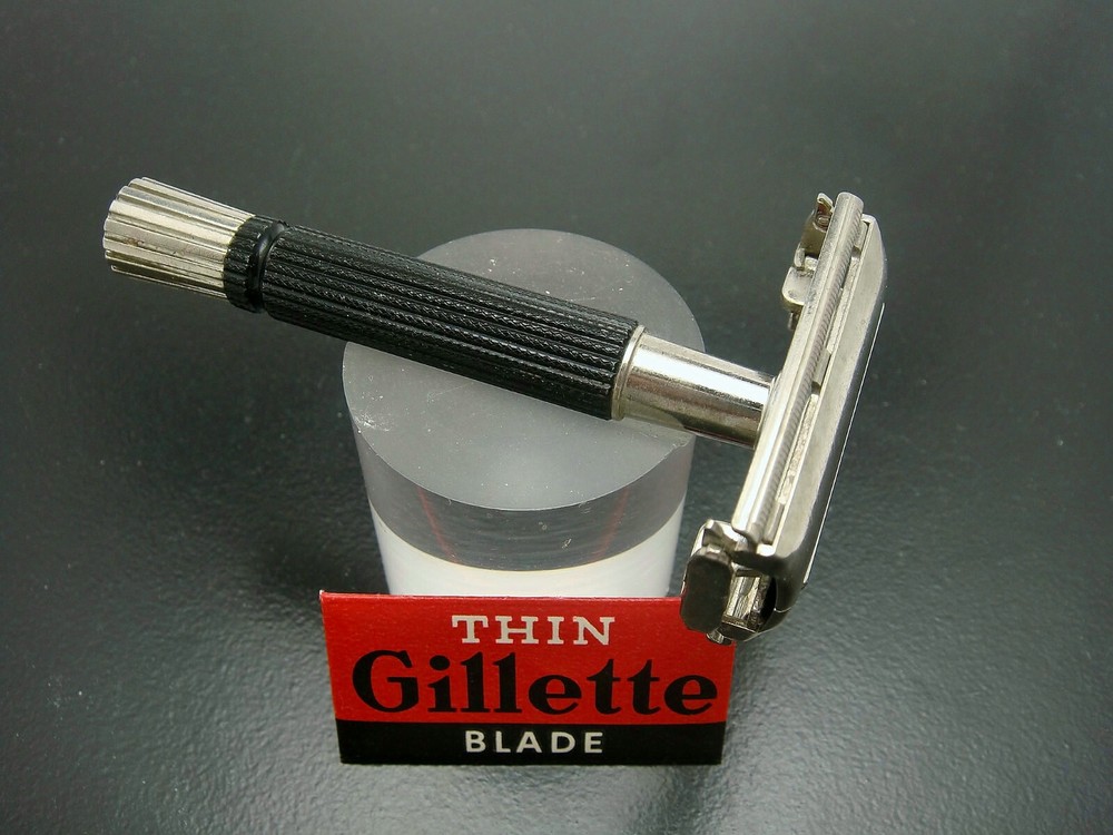 Vintage Gillette Black Short Handle Super Speed Razor & Blade W4 Code