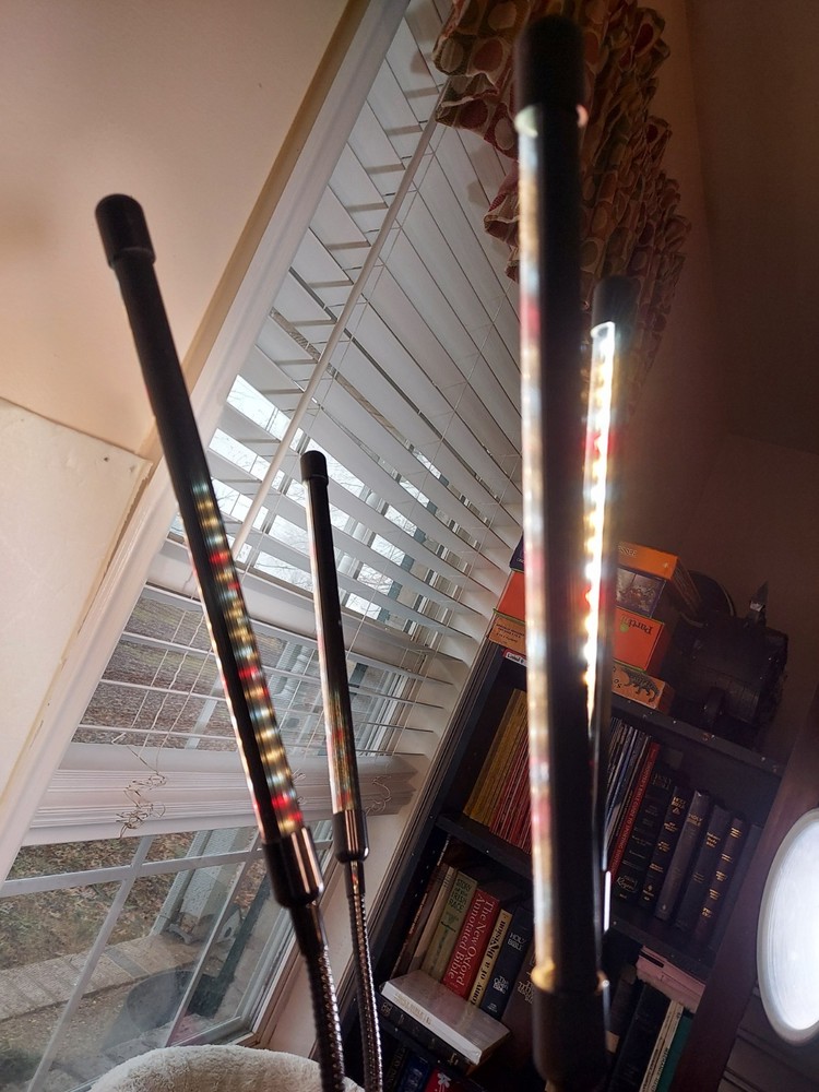 Flexible LED 4 Adjustable Light Heads Indoor Grow Light -Extendable Rod