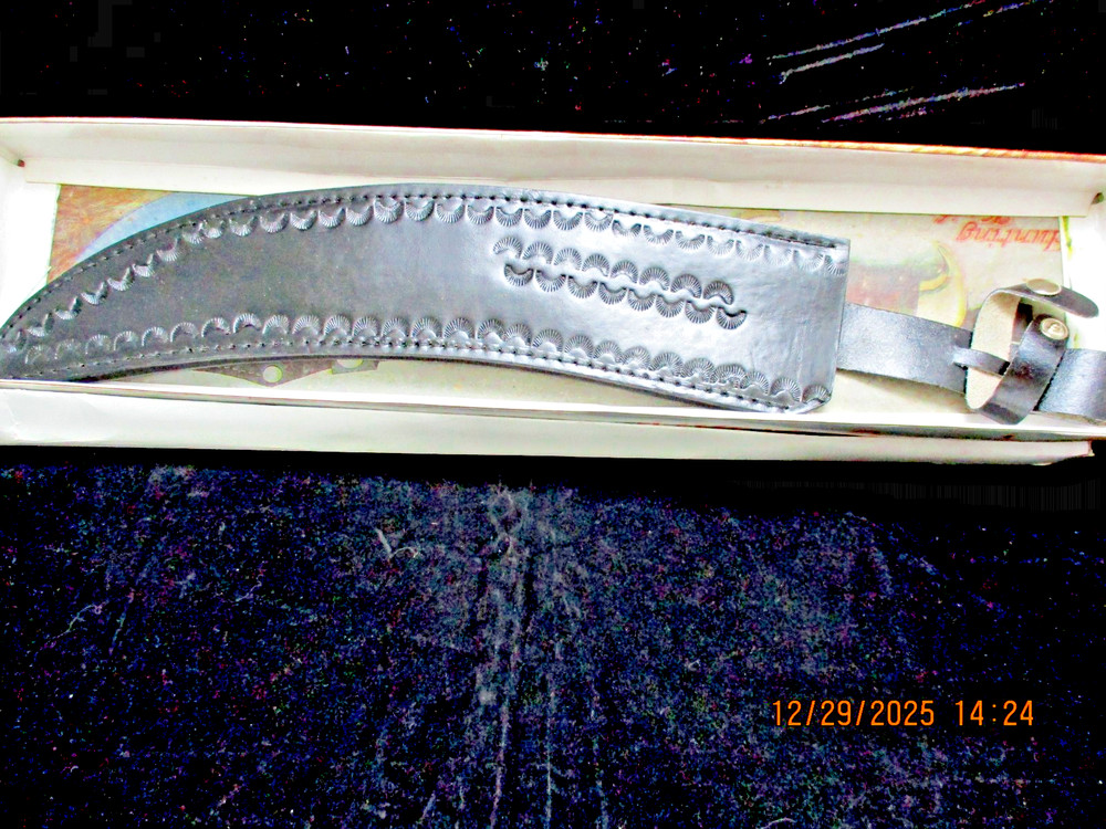 KNIFE, ALI BABA STYLE, GREAT CONVERSATION PIECE/WITH SHEATH