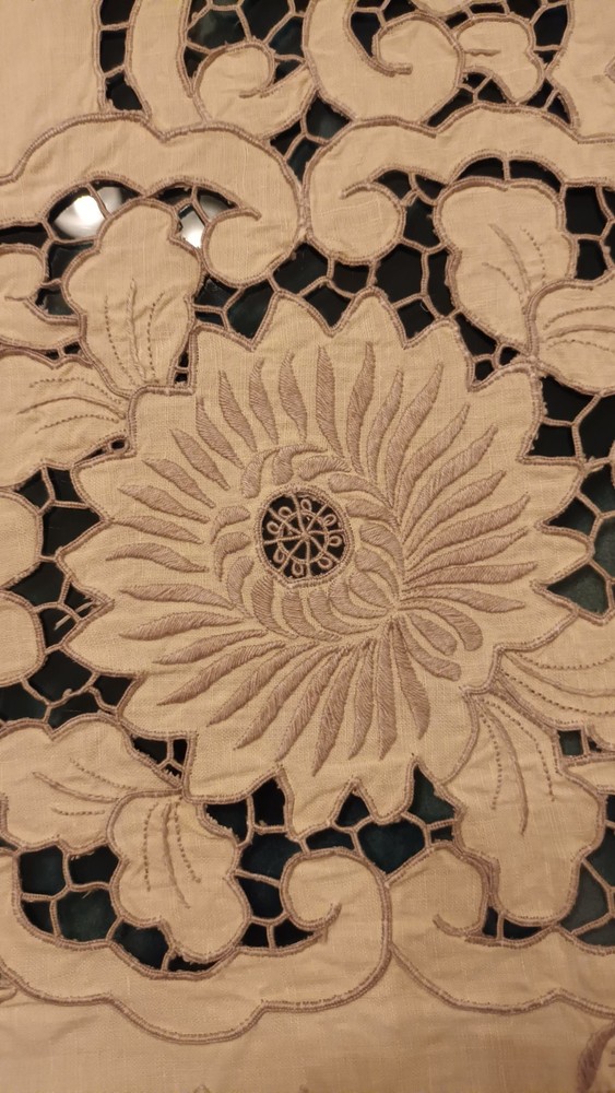 Hand Embroidered Rectangular Tablecloth With Napkins