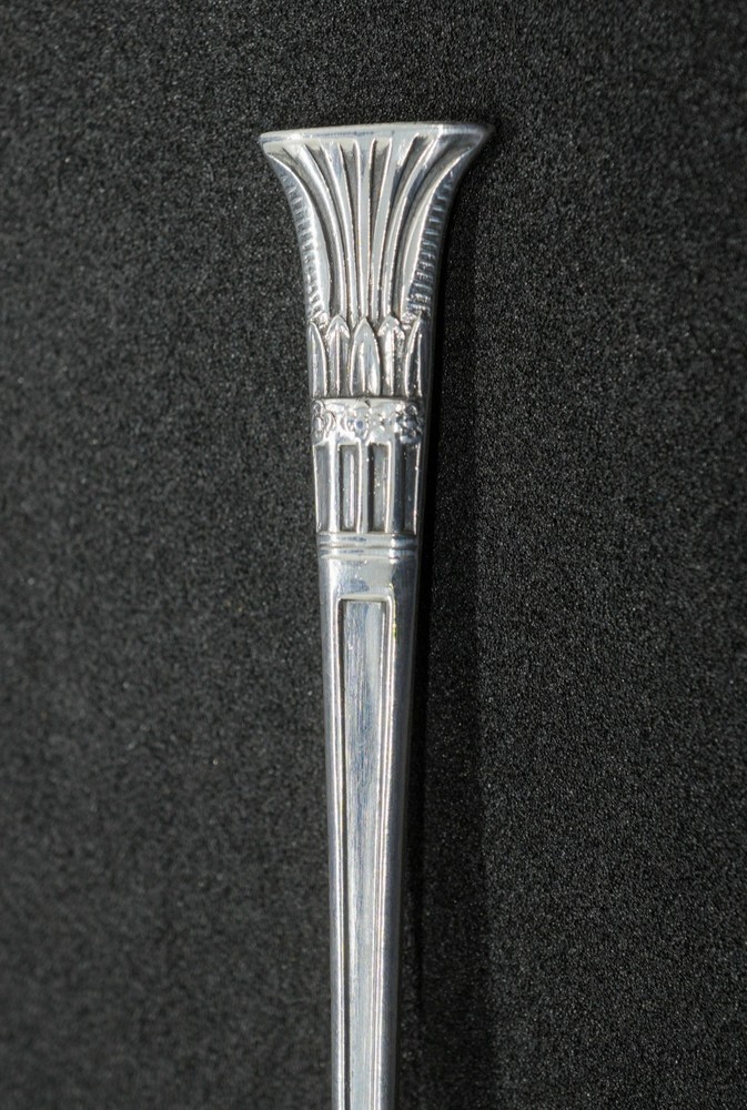 Antique Solid Sterling Silver Art Deco Teaspoon. 12g.
