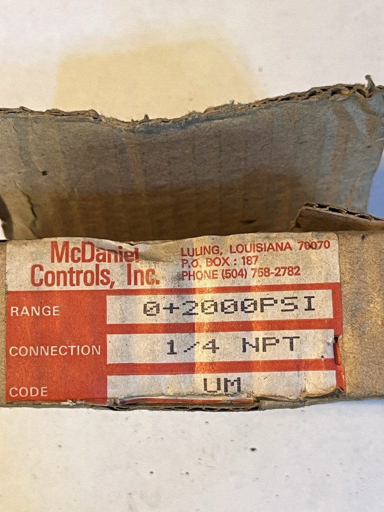 McDaniel Control Gauge 0-2000psi 1/4NPT Code UM