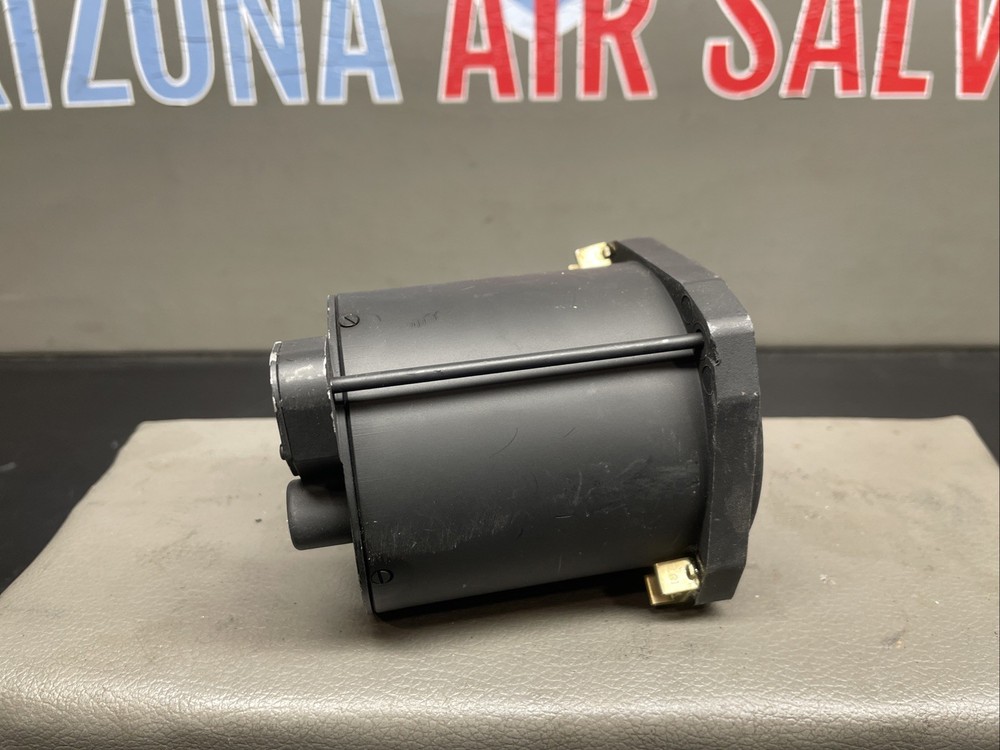 U.M.A, Inc. Vertical Speed Indicator P/N: 8-310-20
